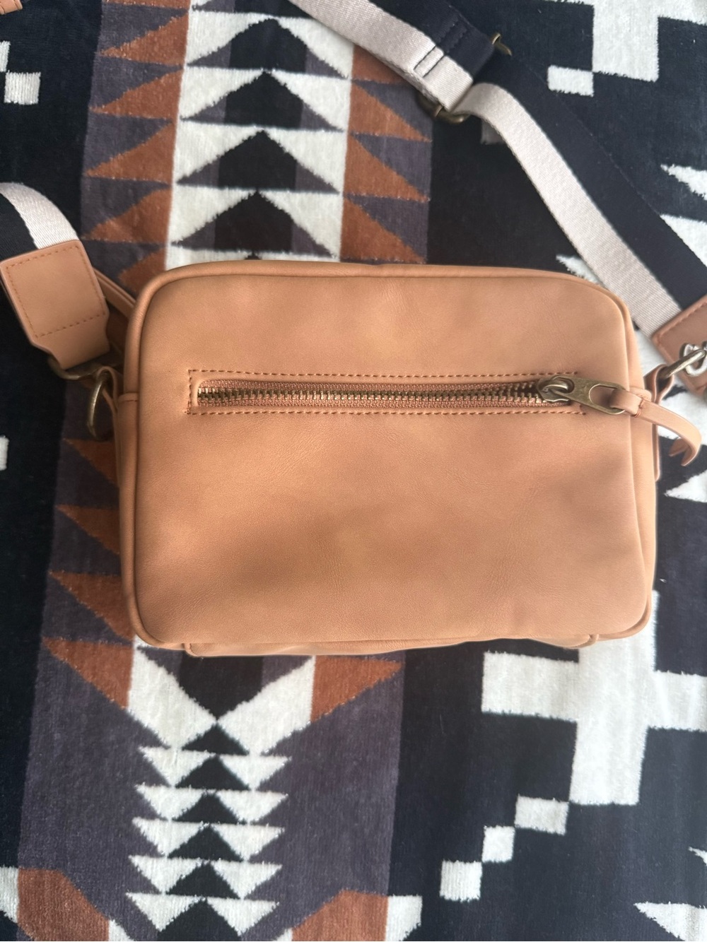 Universal Thread Tan Crossbody Bag with Adjustable Strap